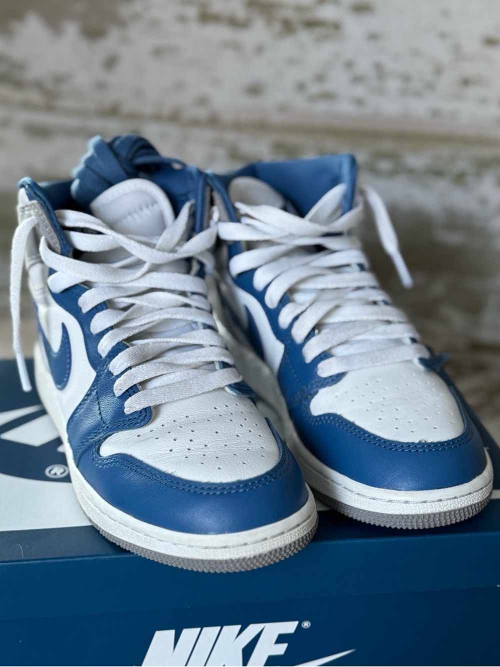 Nike Air Jordan 1 High OG True Blue White Cement Grey Size 5Y - Picture 2 of 10